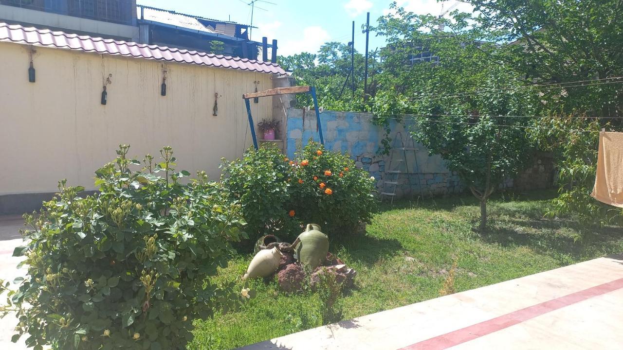 Bonjour Guest House Yerevan Bagian luar foto