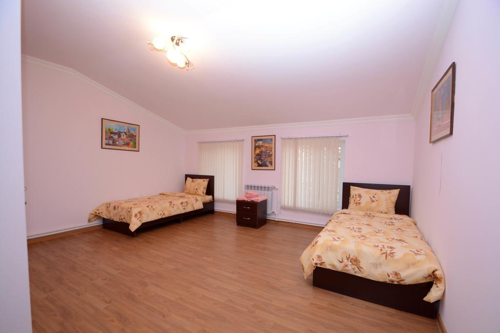 Bonjour Guest House Yerevan Bagian luar foto