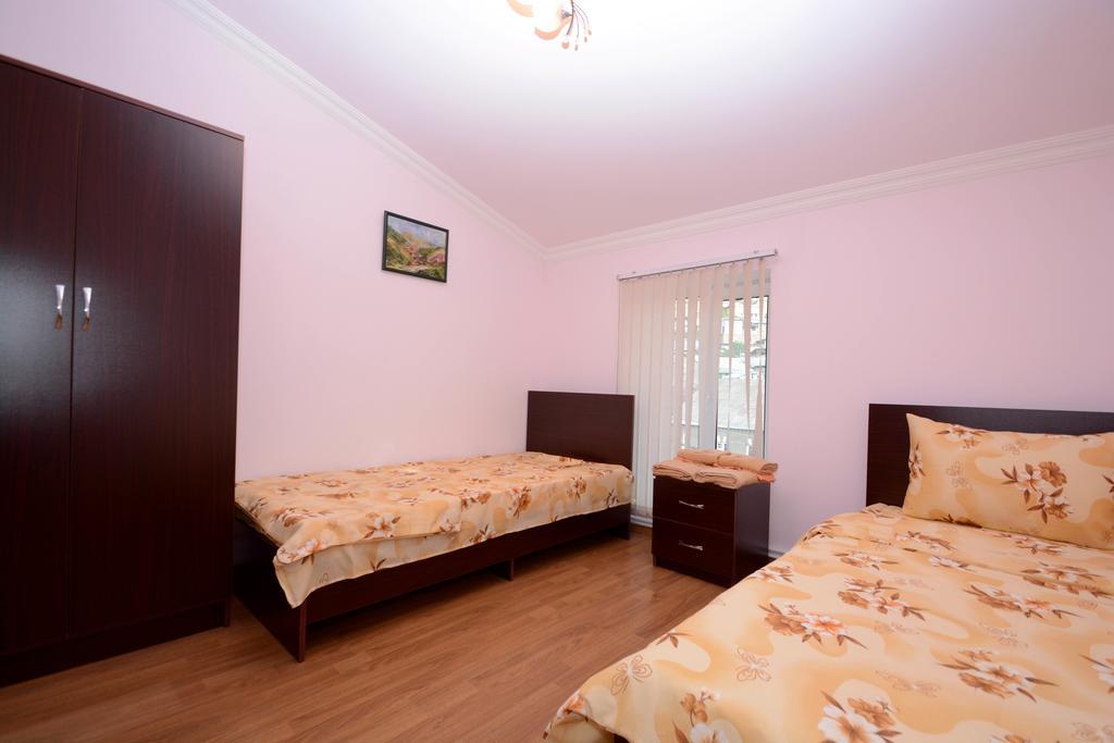 Bonjour Guest House Yerevan Bagian luar foto