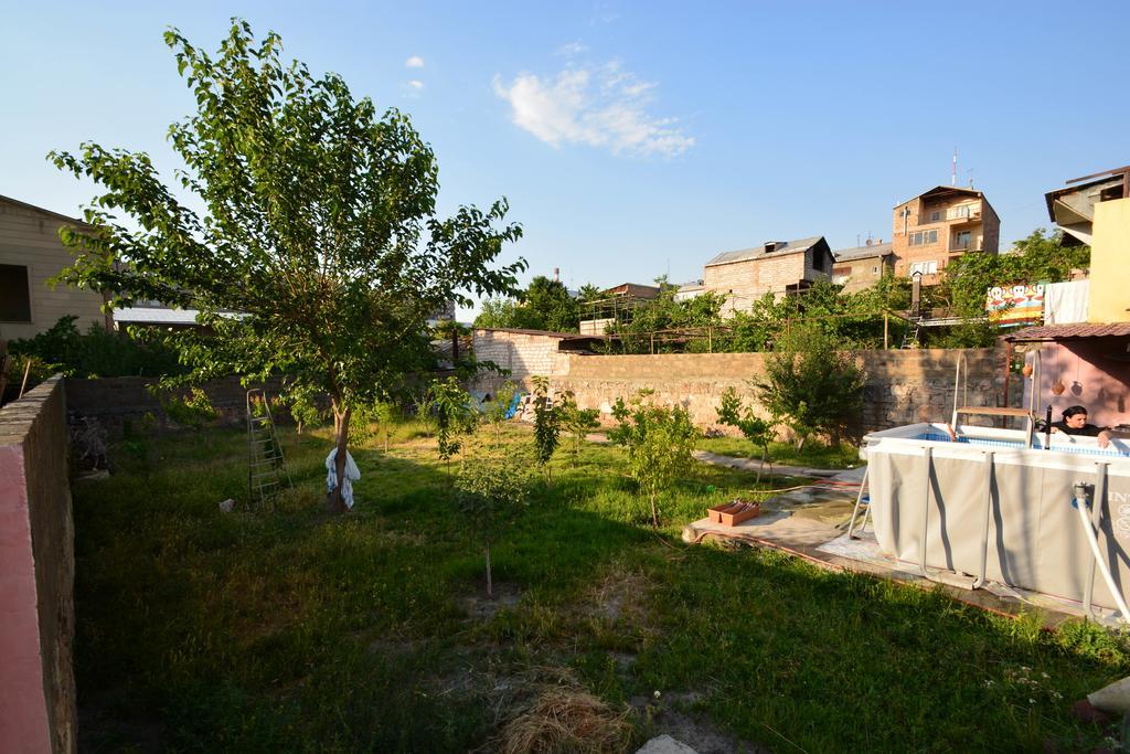 Bonjour Guest House Yerevan Bagian luar foto