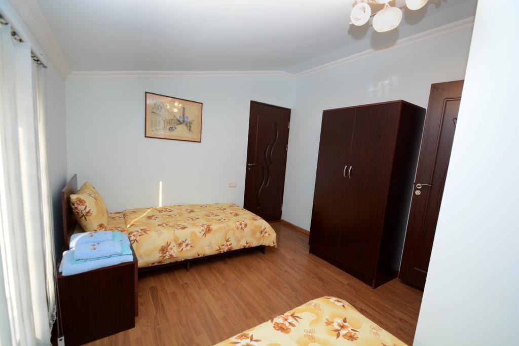 Bonjour Guest House Yerevan Bagian luar foto