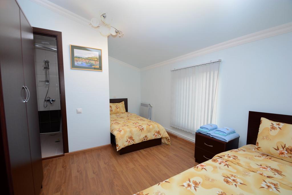 Bonjour Guest House Yerevan Bagian luar foto