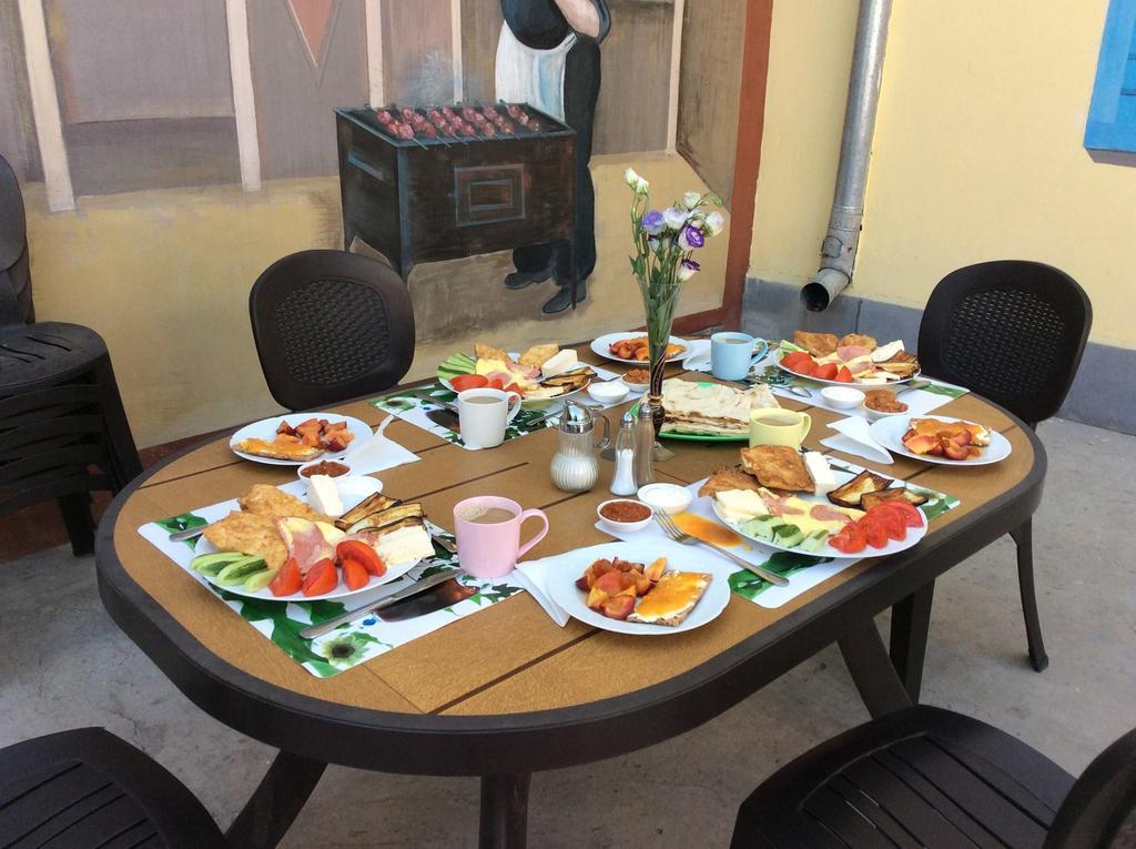 Bonjour Guest House Yerevan Bagian luar foto