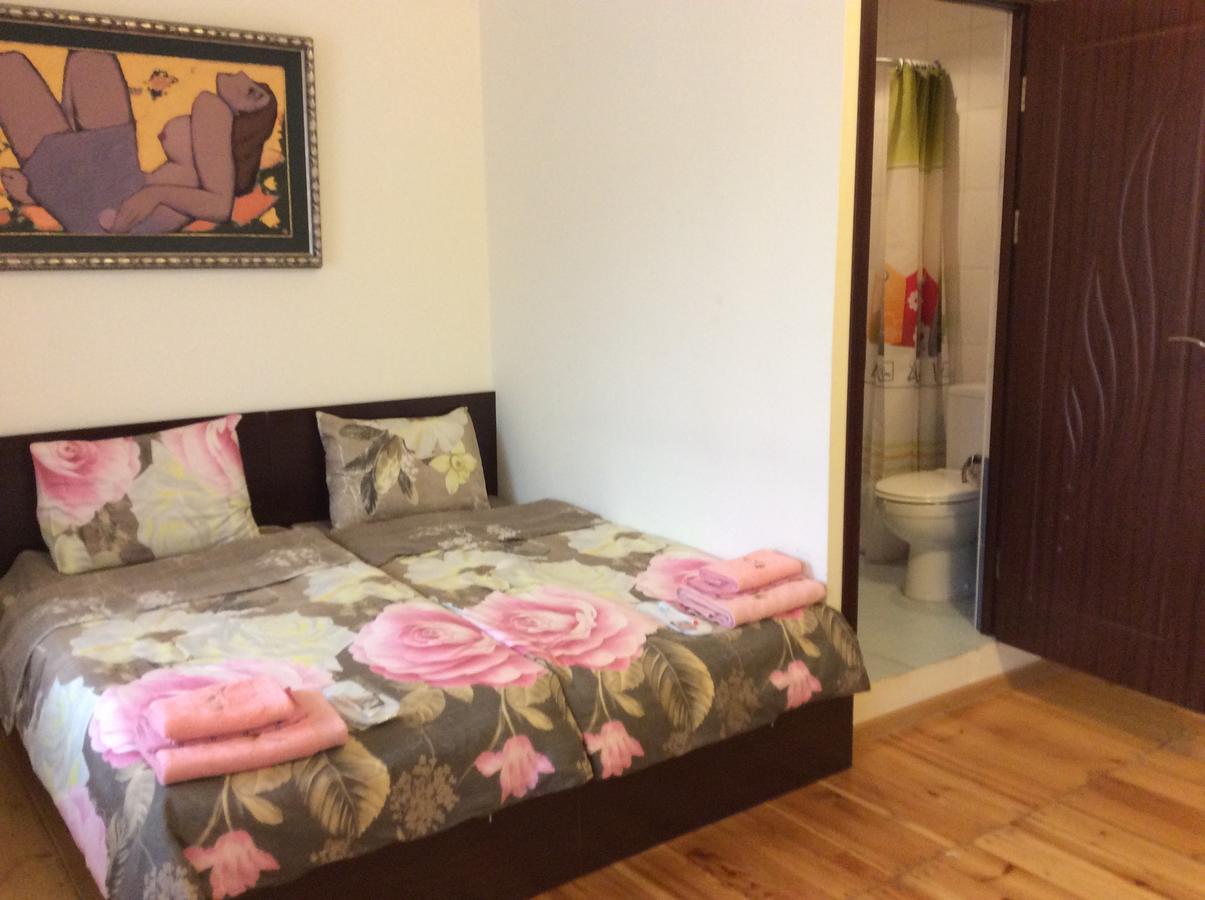 Bonjour Guest House Yerevan Bagian luar foto