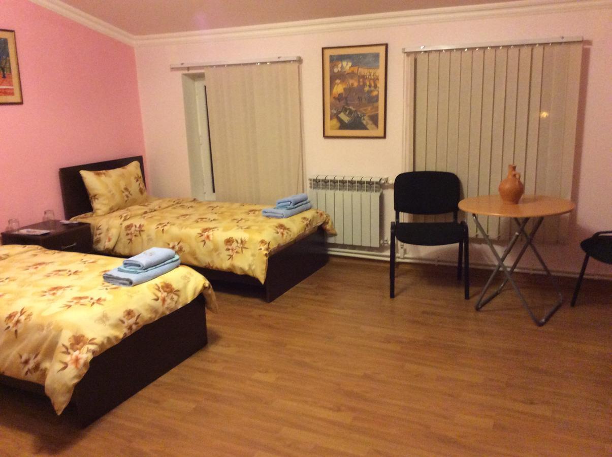Bonjour Guest House Yerevan Bagian luar foto