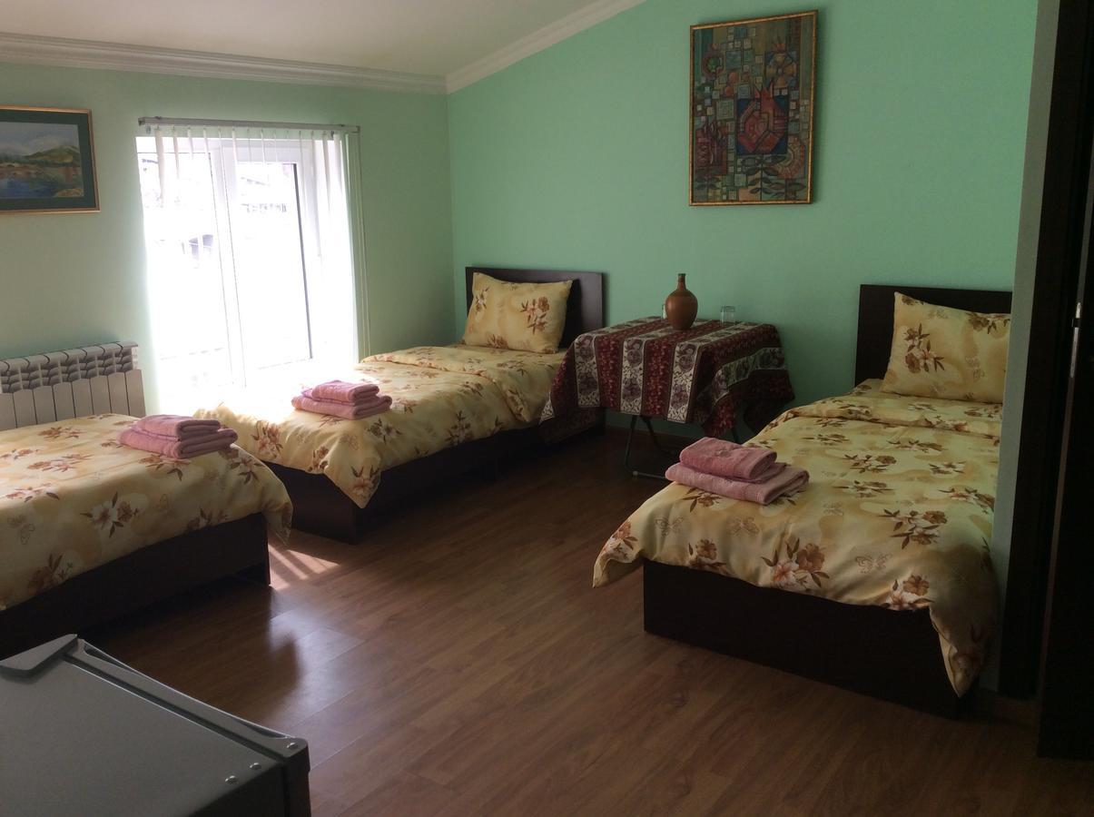 Bonjour Guest House Yerevan Bagian luar foto